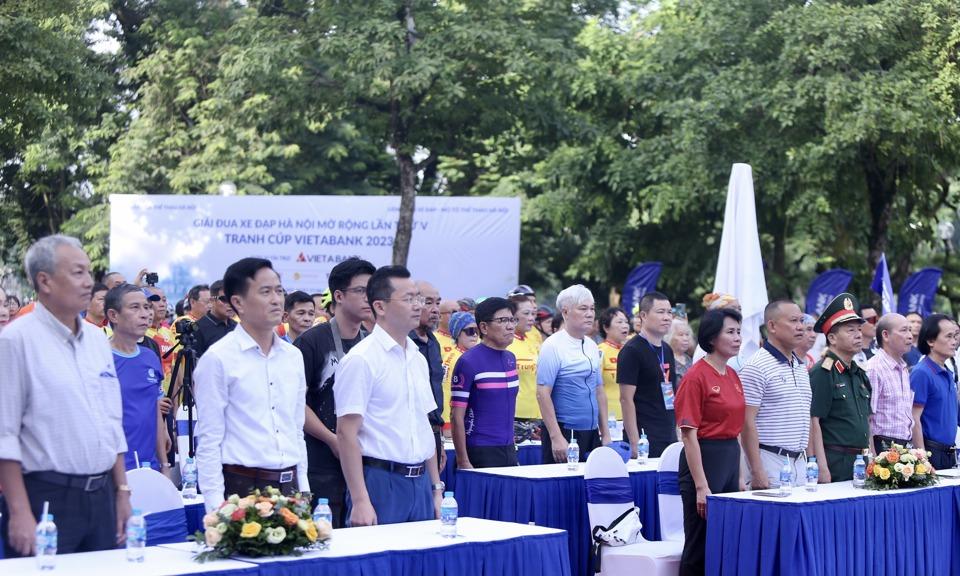 C&aacute;c đại biểu tham dự Lễ khai mạc.