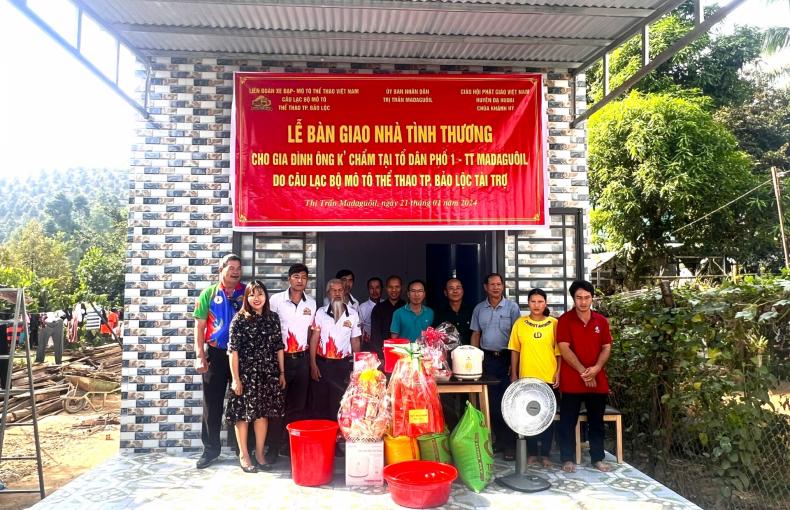 CLB Mô tô thể thao TP Bảo Lộc: Bàn giao nhà tình thương cho hộ nghèo đồng bào dân tộc thiểu số