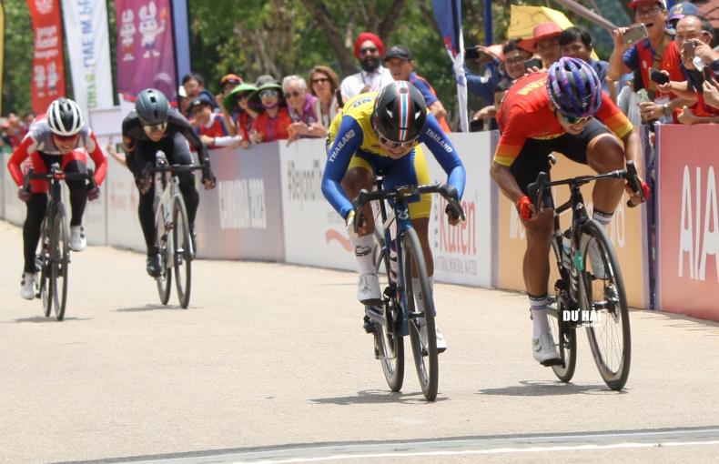 Đòi nợ” Jutatip thành công, Nguyễn Thị Thật bảo vệ thành công HCV SEA Games xe đạp đường trường