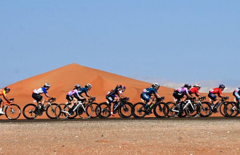 Nguyễn Thị Thật vượt chặng đua gian khổ ở UAE Tour 2023